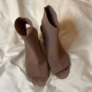 Steve Madden mauve, open-toe and open-heel booties, size 7.5